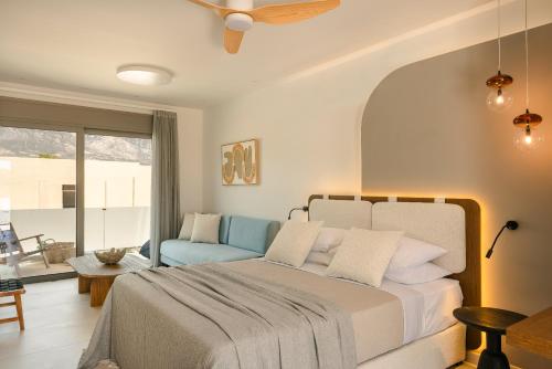 Postel nebo postele na pokoji v ubytování Suite 101 - Ionian Treasure Suites