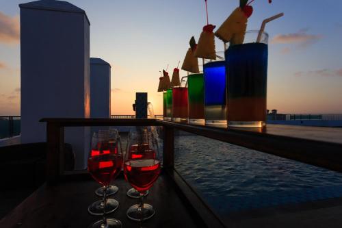 Bebidas en Supun Arcade Residency