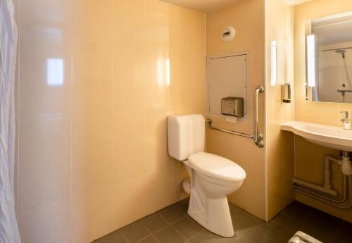 a bathroom with a toilet and a sink at B&B HOTEL Nantes Parc Expos La Beaujoire in Nantes