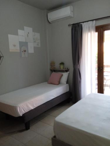 Gallery image of Almira rooms 2 in Nea Roda
