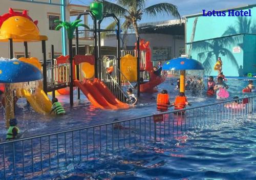 a water park with children playing in the water at Lotus Phú Quốc Hotel in Phu Quoc