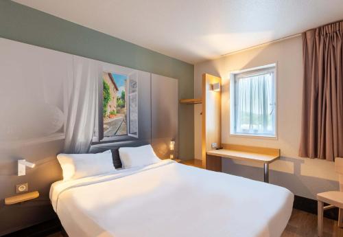 Postel nebo postele na pokoji v ubytování B&B HOTEL Montélimar Nord