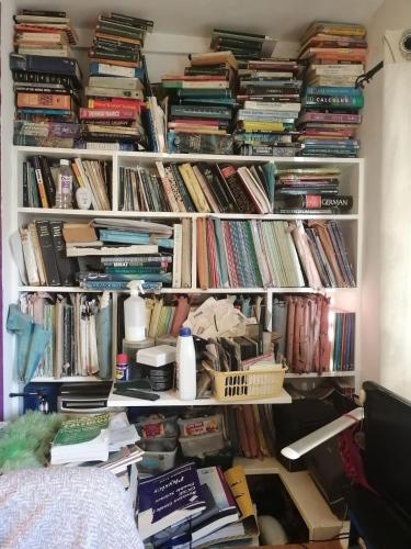 a book shelf filled with lots of books at 42 Churchbury Rd room 1 in Eltham