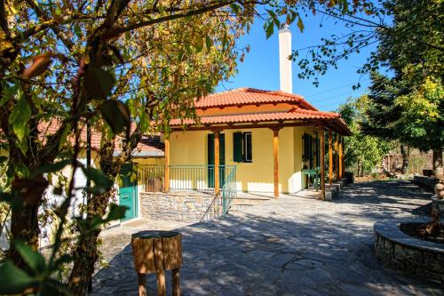 Dual House In Methydrio