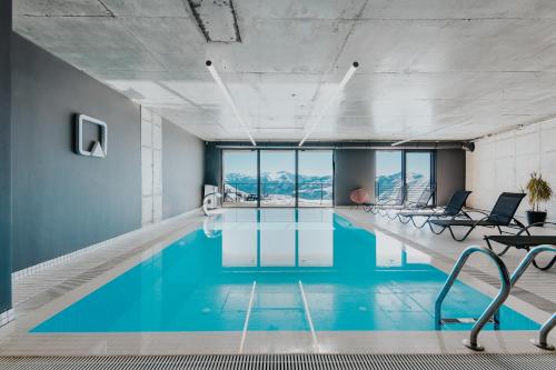 Bazén v ubytování Quadrum Hotel nebo v jeho okolí