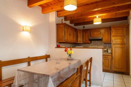 Η κουζίνα ή μικρή κουζίνα στο Gîte Gîte 6/7 personnes 1 chambre/1 mezzanine