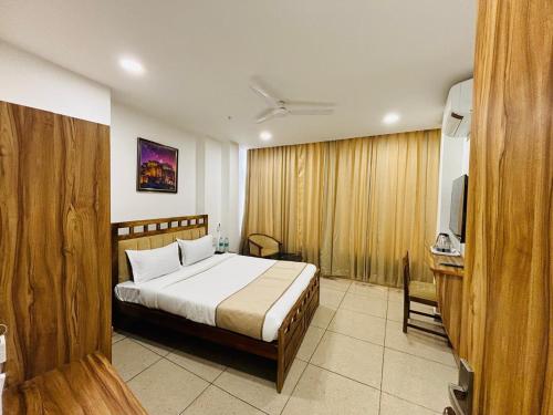 a bedroom with a bed and a television in it at Hotel Runway Inn in Jodhpur
