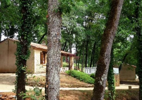 Photo de la galerie de l'établissement Domaine du Mayne - Le Sorbier - Clévacances 2 Clés, à Blanquefort-sur-Briolance