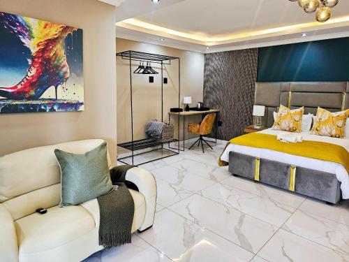 a bedroom with a king sized bed and a couch at Batuka Damview Lodge in Tshakhuma