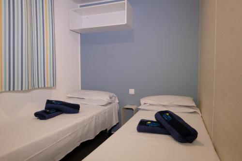 Postel nebo postele na pokoji v ubytování Happy Camp mobile homes in Castello Camping & Summer Resort