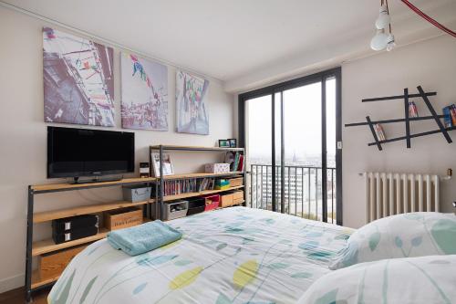 Top floor with Eiffel Tower view and roof top