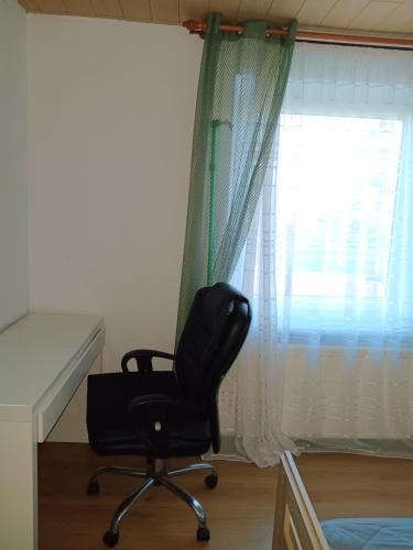 Gambar di galeri bagi Charmante Unterkunft - Erste Etage di Lichterfelde
