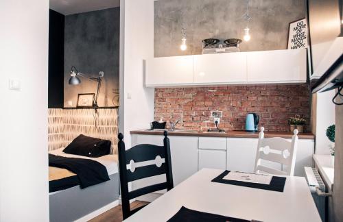 Η κουζίνα ή μικρή κουζίνα στο Loft Rooms - centrum - bezpłatny parking