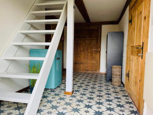 a staircase in a room with a tiled floor at Chata Vlčanda 346 in Staré Křečany