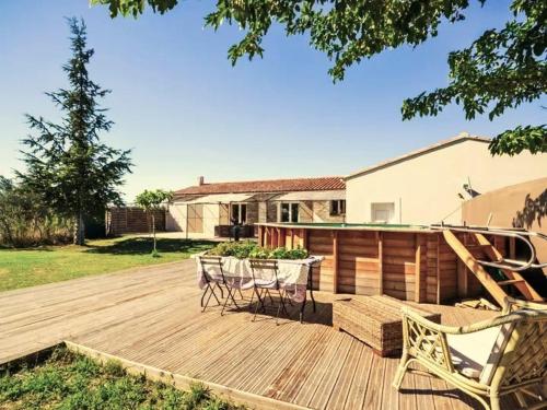 Gîte en Provence entre Pernes les fontaines et St Didier proche l'isle sur sorgues face Mont Ventoux Villa avec piscine