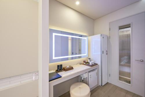 Kuchyň nebo kuchyňský kout v ubytování Dubai Hotel