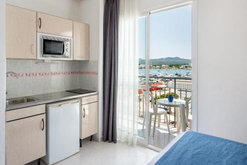 Gallery image of Aparthotel Vibra del Mar - Adults only in San Antonio