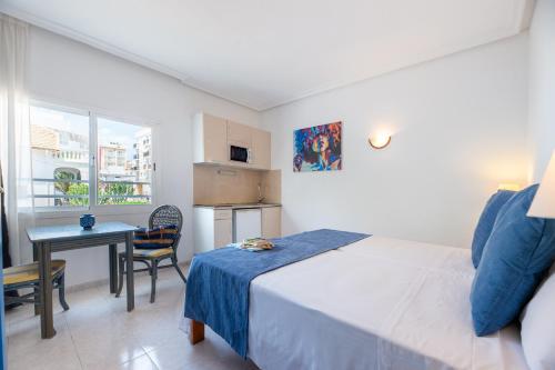 Gallery image of Aparthotel Vibra del Mar - Adults only in San Antonio