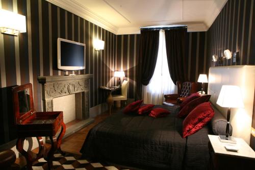 The Inn at the Spanish Steps Elegant Collection - GioielloJewel
