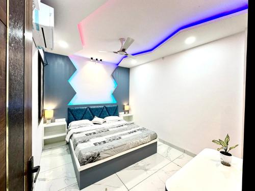 Кровать или кровати в номере Villa Vista - 3BHK Penthouse