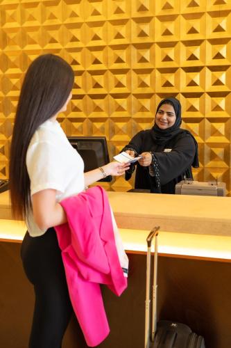 Tetamu yang menginap di Media Rotana Dubai