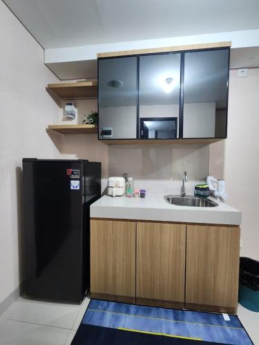 Dapur atau dapur kecil di Spacious Comfortable Apartement South Surabaya