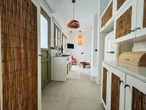 Una cocina o zona de cocina en Joelia Suites in Naousa Paros with private jacuzzi!