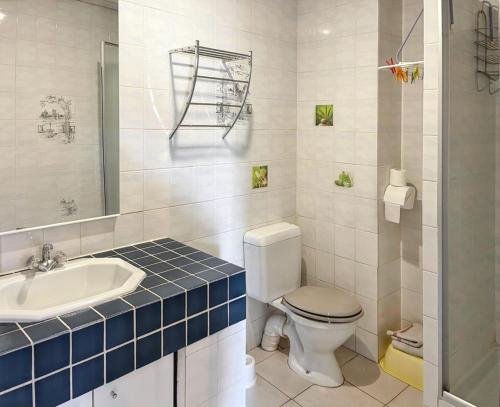 Kúpeľňa v ubytovaní Studio charmant à Néris-les-Bains - 25 m² avec terrasse