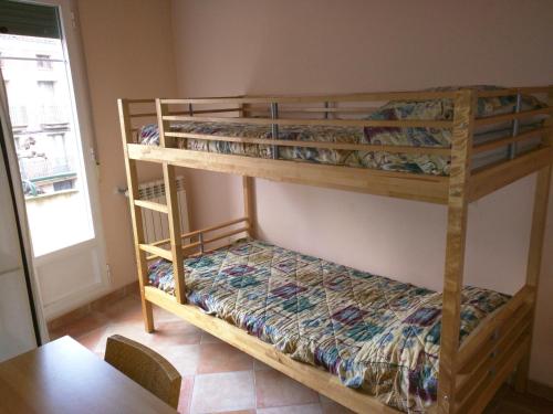 two bunk beds in a room with a table at San Roque 18 in Santo Domingo de la Calzada