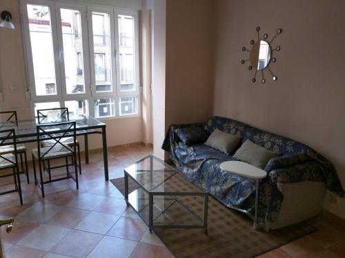 a living room with a couch and a table at San Roque 18 in Santo Domingo de la Calzada