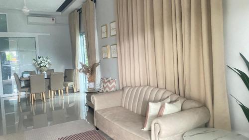 Ruang duduk di D Cahaya Homestay