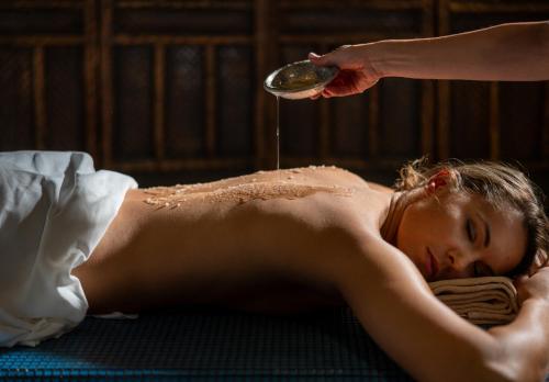 Спа и/или другие оздоровительные услуги в Mesés Shiraz Hotel Superior-Adults only
