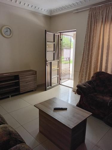 Χώρος καθιστικού στο Cozy 2 Bedroom