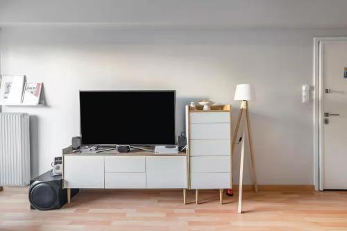 Athenian Entertainment & Relaxation Hub