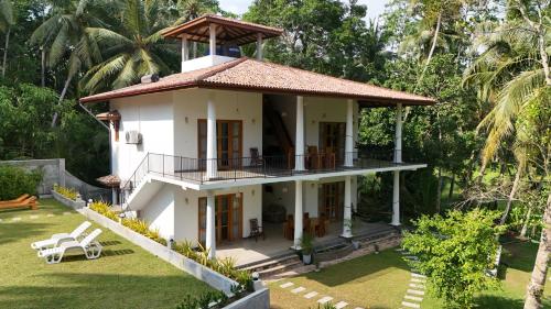 Κήπος έξω από το Villa Grove Shadow