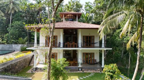 Κήπος έξω από το Villa Grove Shadow