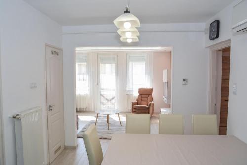 Posedenie v ubytovaní Helga apartman