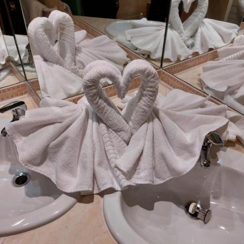 two towel hearts on top of a bathroom sink at Hotel Panda in Pas de la Casa
