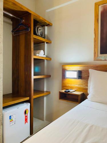 a small room with a bed and a desk at Meu Hotel Boituva in Boituva
