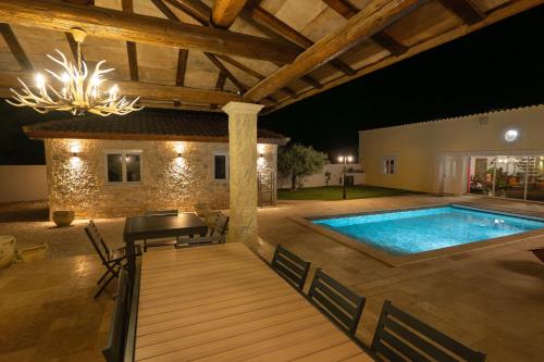 Πισίνα στο ή κοντά στο Loft d'exception 350m2 spacieux et lumineux avec piscine à 15 min de la mer
