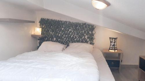 Posteľ alebo postele v izbe v ubytovaní Charmant appartement avec loggia à Saint-Hilaire-de-Riez - 18 m²
