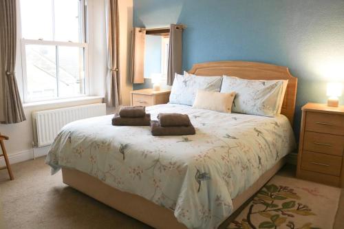 a bedroom with a bed with two towels on it at Sunrise, 3 east view in Bamford