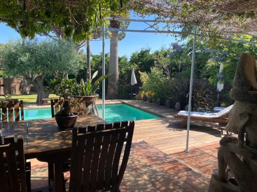 Photo de la galerie de l'établissement Villa Luxe LE BANIAN Plages ST Tropez, à Grimaud