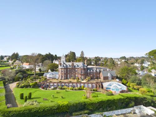 Swimmingpoolen hos eller tæt på Manor House Apartment - Pool, Gardens and Parking Torquay
