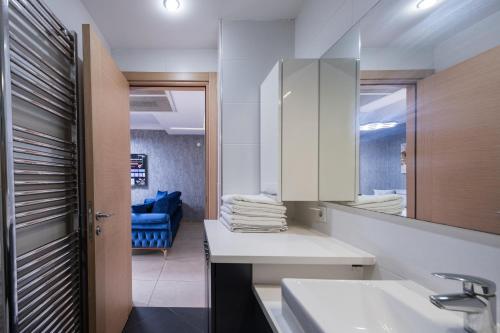 a bathroom with a sink and a mirror at MELVİN HOMe in Istanbul
