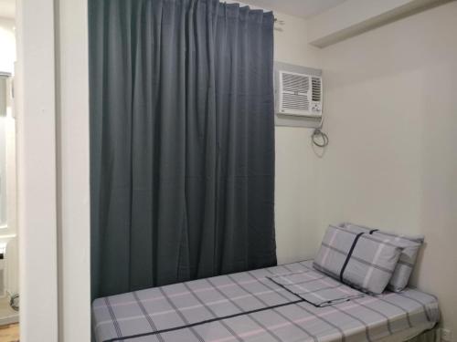 Ένα ή περισσότερα κρεβάτια σε δωμάτιο στο 3BR Davao Condo 7thfloor near Airport