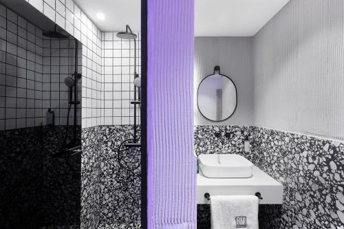 Un baño de Retroverse Hostel
