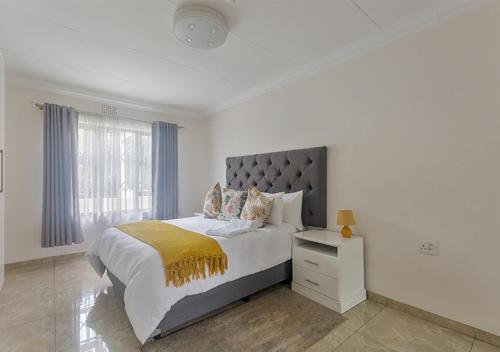 Ein Bett oder Betten in einem Zimmer der Unterkunft Signature Lodge