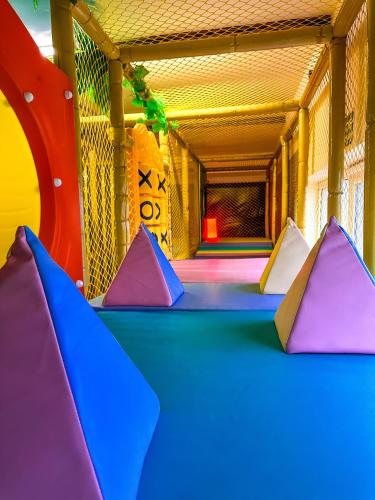 a play room with purple and blue tables at Romeo&Julia in Toruń
