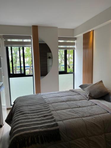 Llit o llits en una habitació de Cómodo y confortable Estudio